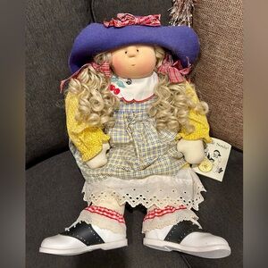 Little Souls doll Vintage excellent condition. Signed by artist Gretchen Wilson